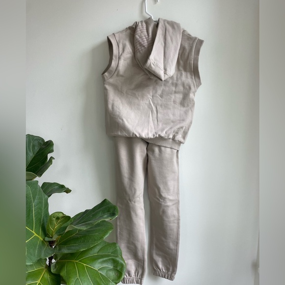 Hust & Claire Sweatsuit Set - Picture 2 of 7